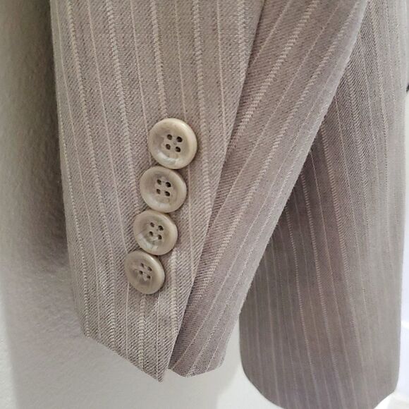 LINEAGE SPORTCOAT, Sz 44R, GREY STRIPED FABRIC, MERINO WOOL - Picture 4 of 15